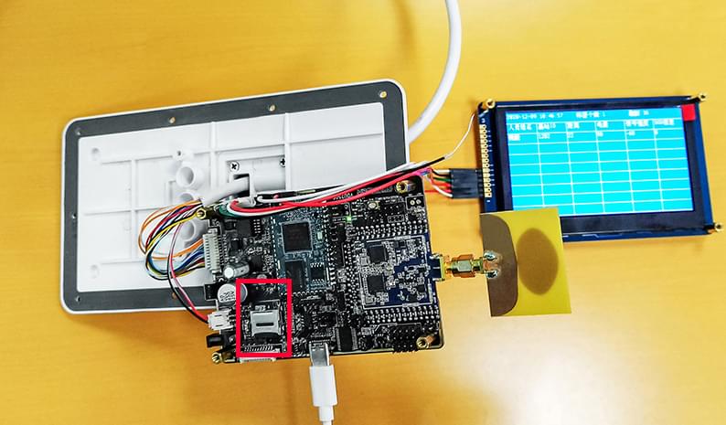 uwb基站VDU2506插SD內存卡，斷電存儲定位數據.jpg